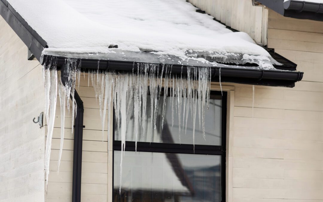 Ice Dam Prevention in Maine: How Seamless Gutters Help