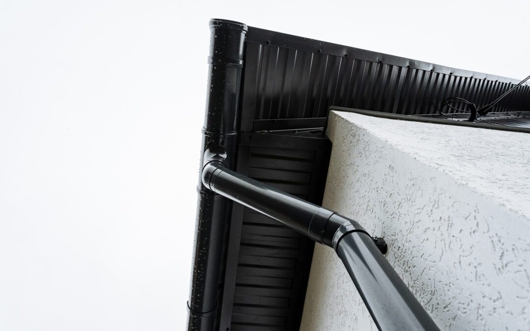 gutter system styles, descriptions of gutter types and colors, different modern gutter and downspout design options, various gutter configurations with color options and mounting 5-inch and 6-inch gutters modern gutter detail, clean white stucco gutter installation, upward view of black gutter with brackets, maintenancefriendly black gutter and clamp setup on white stucco for exterior